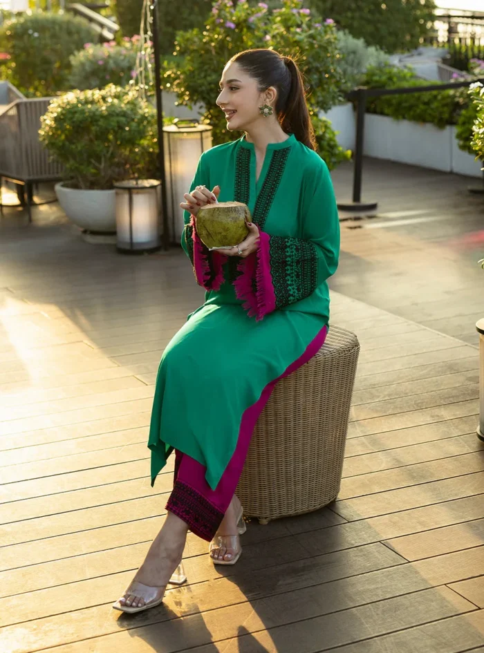 Emerald Breeze - Zainab Chottani (AC-11) - Image 4